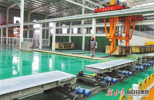 慶陽(yáng)西峰區(qū)正宇鑫達(dá)新型建材加工廠工人有序作業(yè)